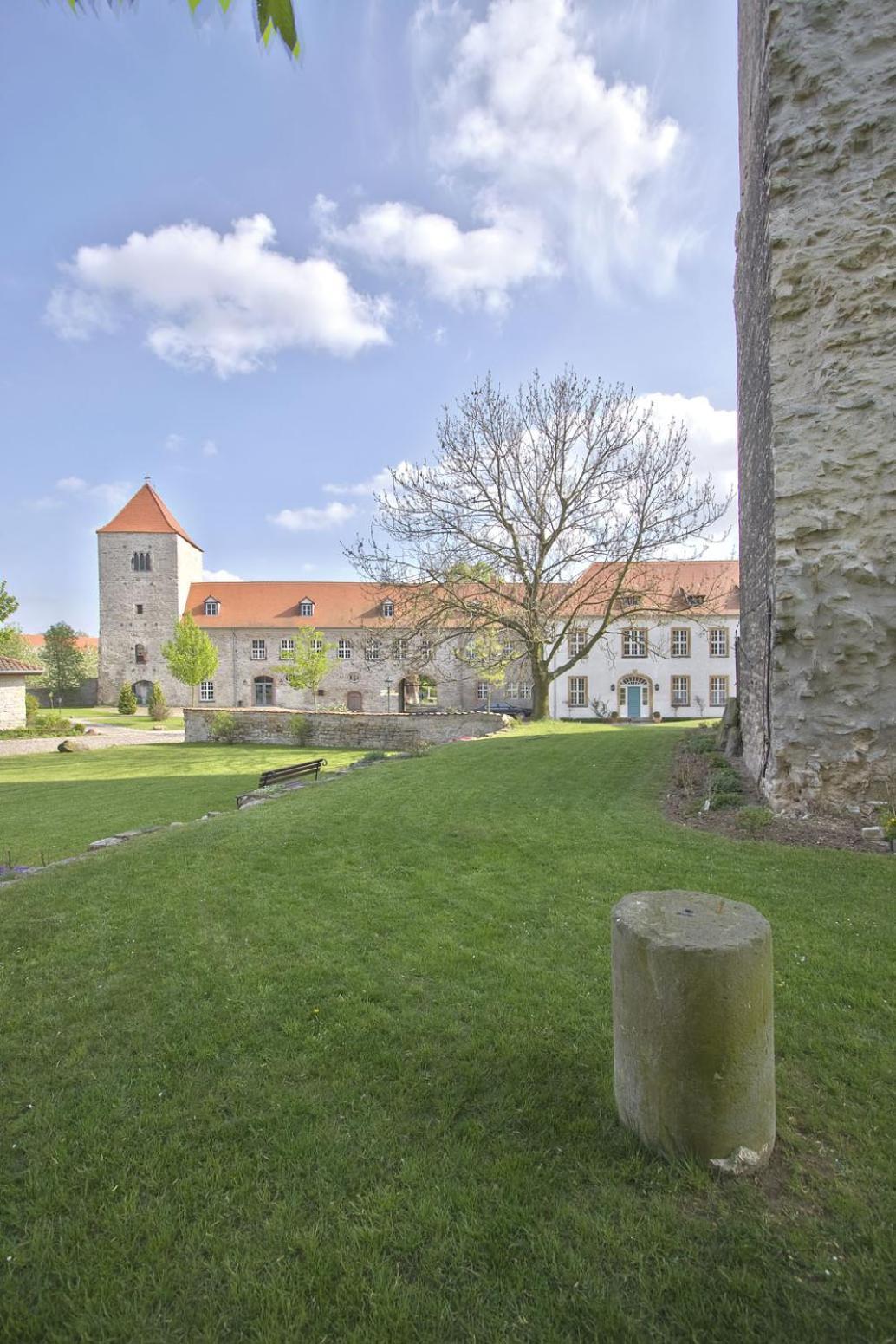 Hotel Burg Wanzleben Exterior photo