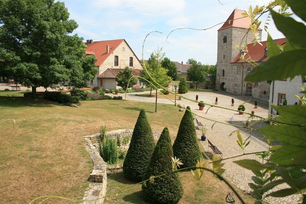 Hotel Burg Wanzleben Exterior photo